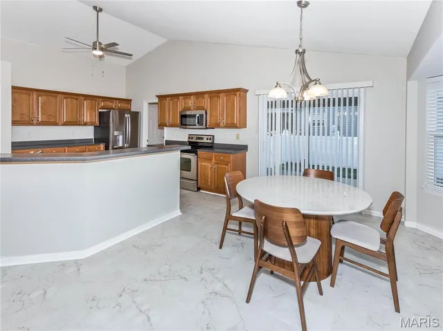 $399,900 | 157 Oak Hill Drive, Maryville, IL 62062