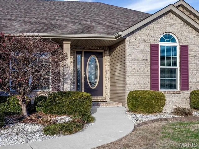 $399,900 | 157 Oak Hill Drive, Maryville, IL 62062