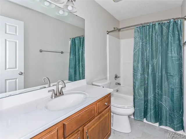 $399,900 | 157 Oak Hill Drive, Maryville, IL 62062