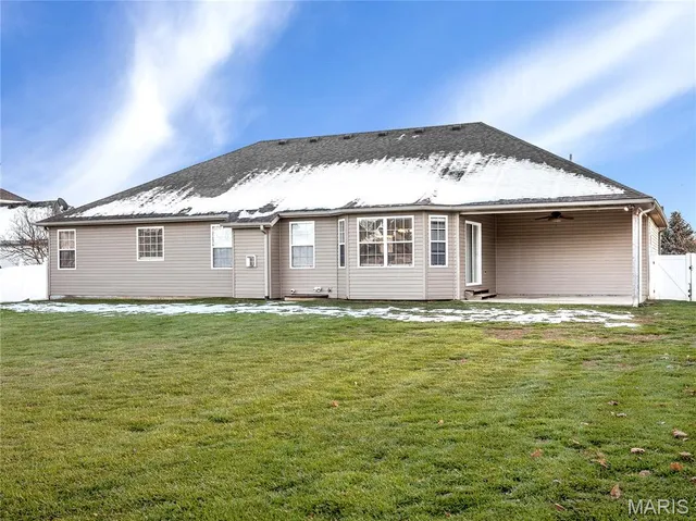 $399,900 | 157 Oak Hill Drive, Maryville, IL 62062