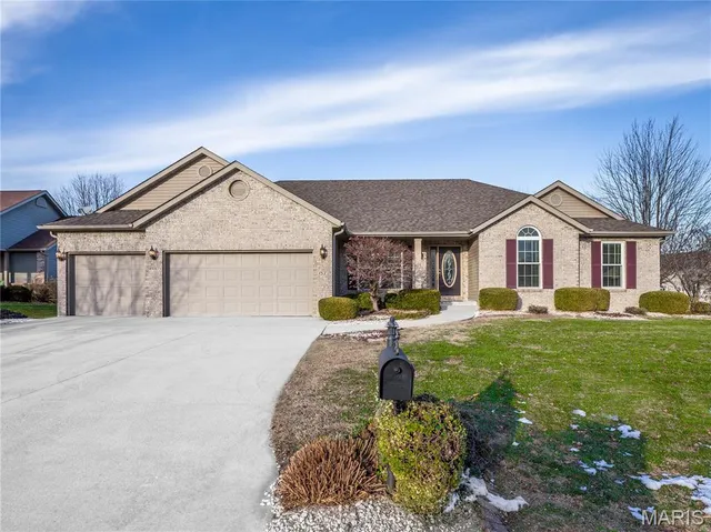 $405,000 | 157 Oak Hill Drive, Maryville, IL 62062