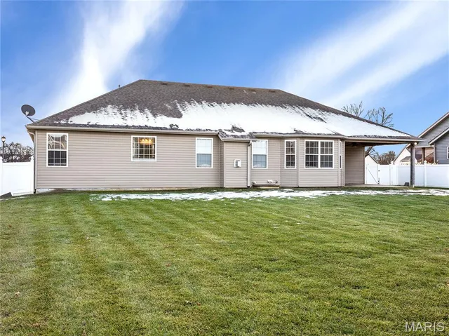 $399,900 | 157 Oak Hill Drive, Maryville, IL 62062