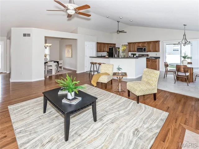 $399,900 | 157 Oak Hill Drive, Maryville, IL 62062