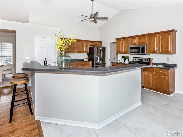 $399,900 | 157 Oak Hill Drive, Maryville, IL 62062