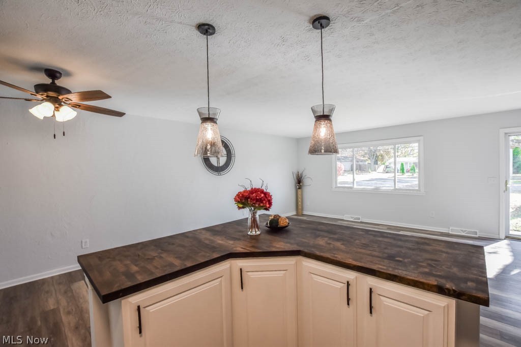 2713 Smith Road Akron, OH 44333 - Photo 6 of 26 Eat-in Kitchen