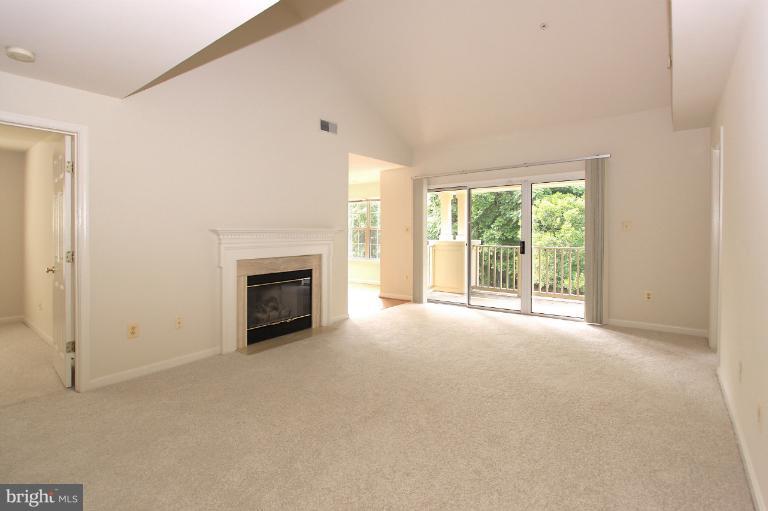 111 Timberbrook Lane, Unit 304 Gaithersburg, MD 20878 - Photo 15 of 30 Living Room