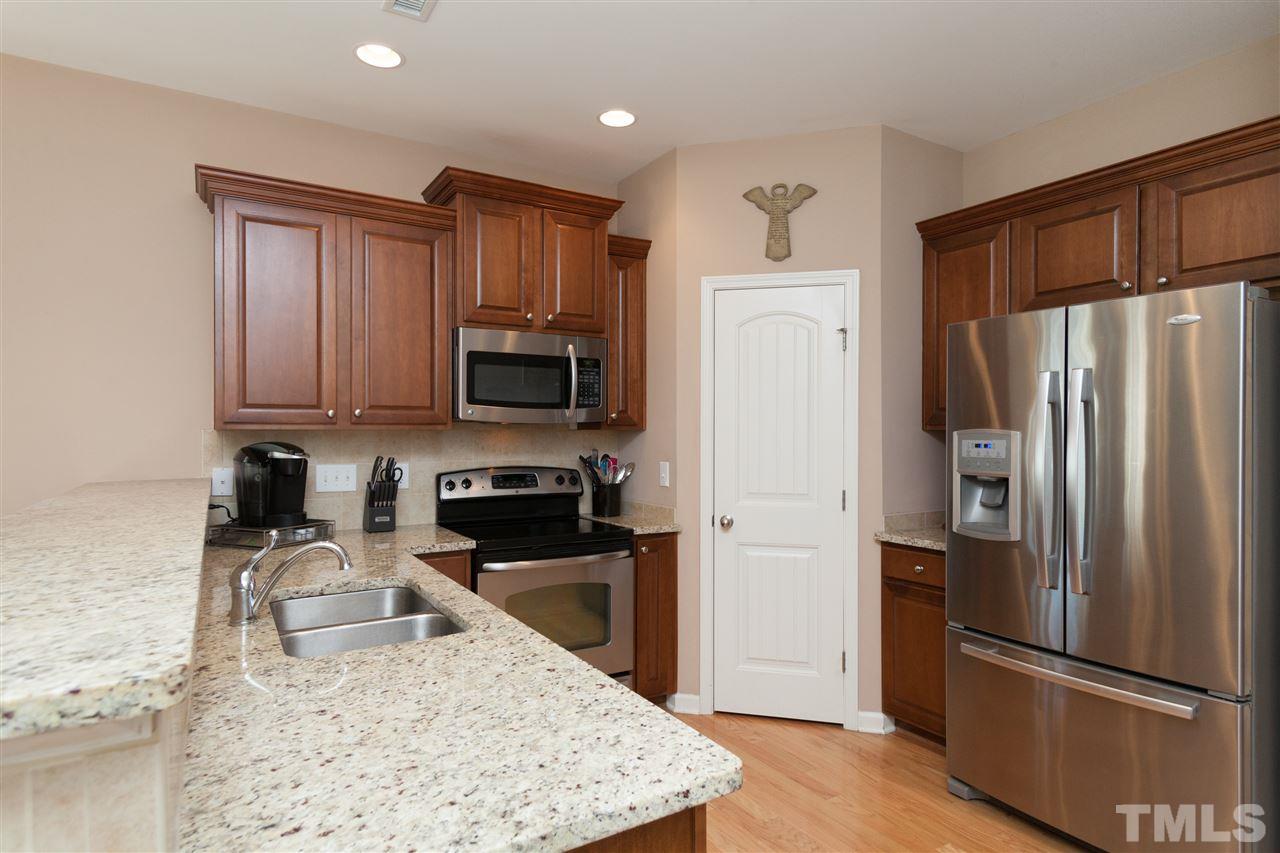 641 Smith Ridge Way Fuquay-Varina, NC 27526 - Photo 5 of 25 Gallery Image 5