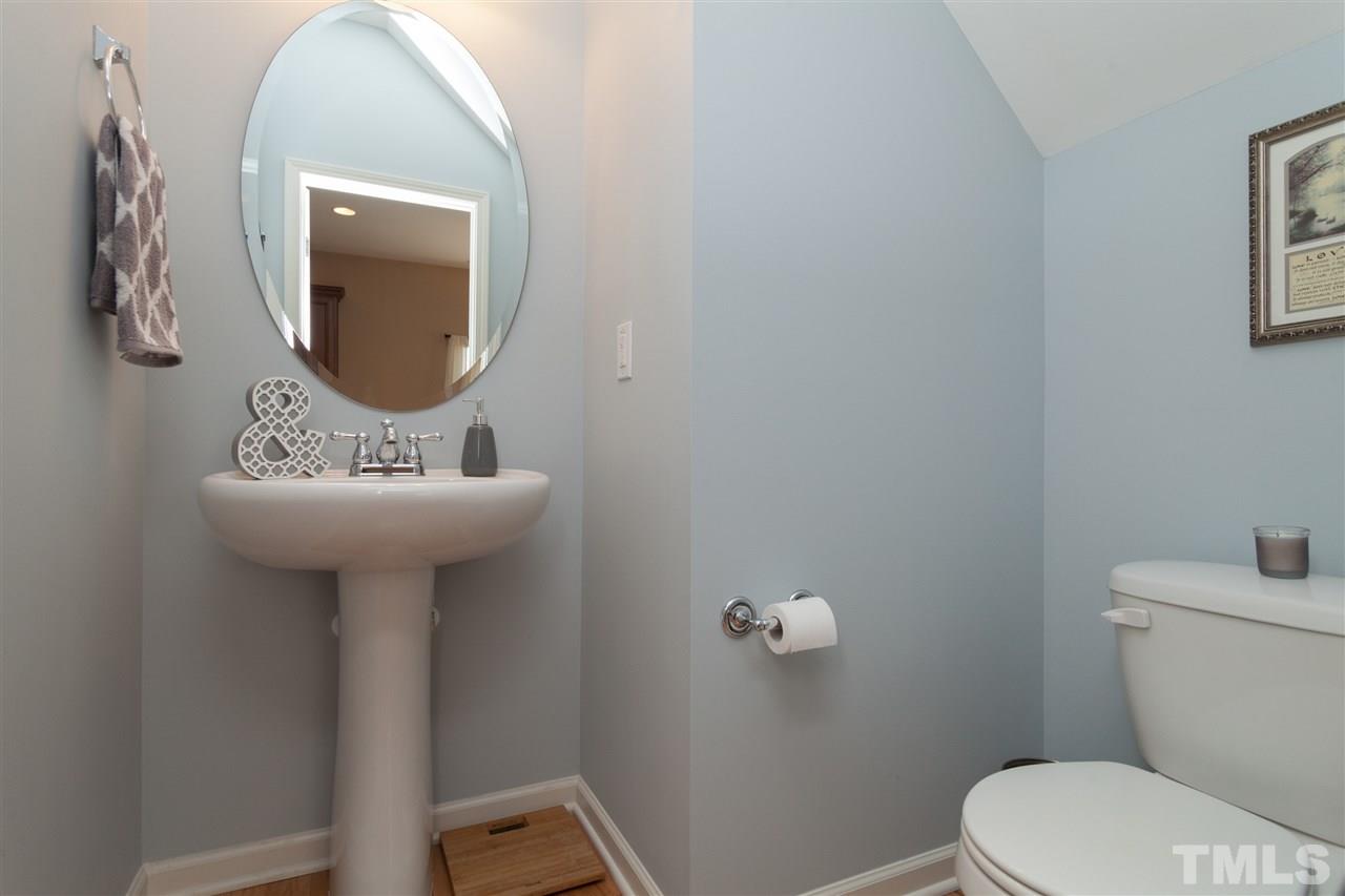 641 Smith Ridge Way Fuquay-Varina, NC 27526 - Photo 8 of 25 Gallery Image 8