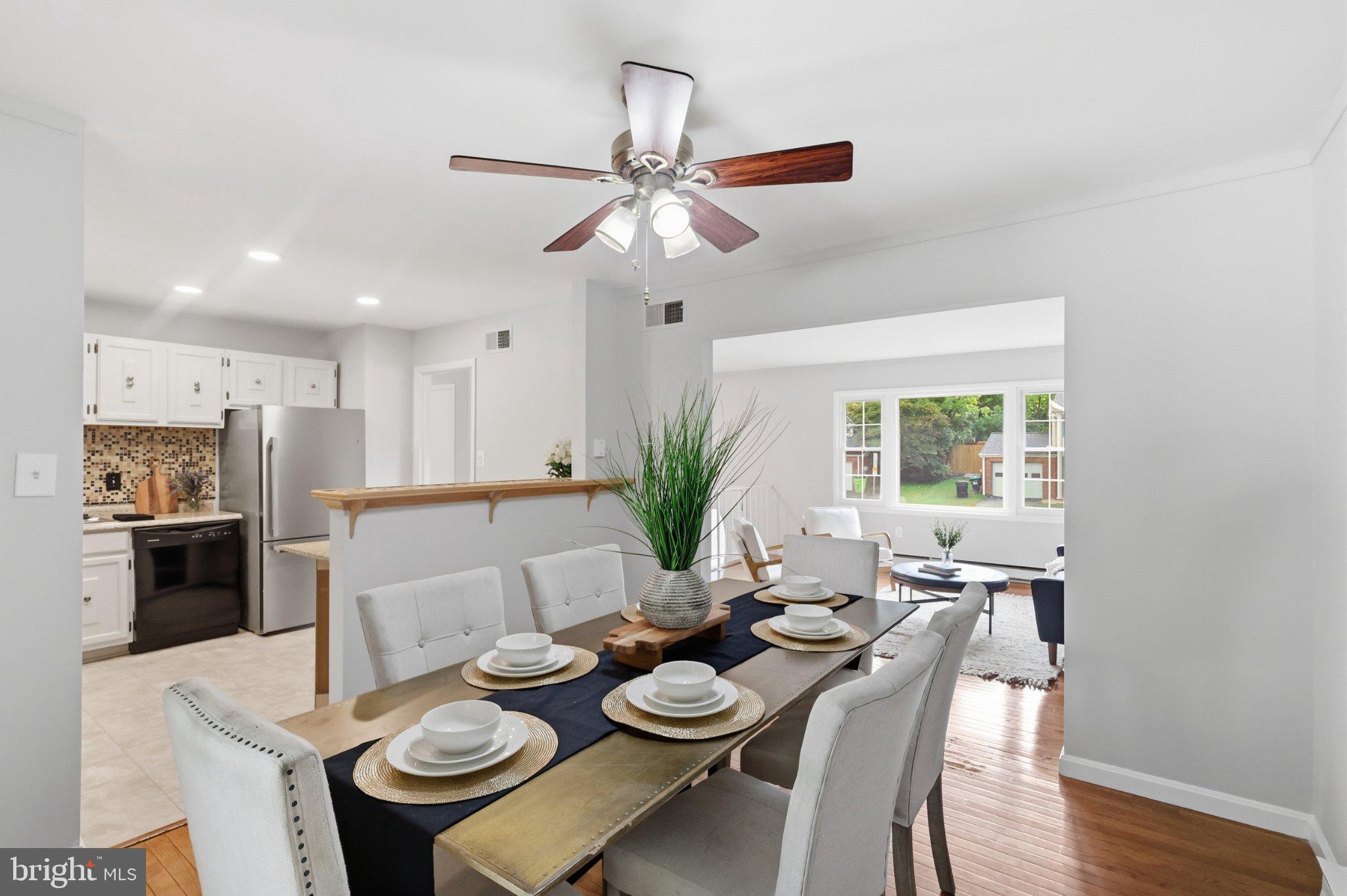 13528 Delaney Road Woodbridge, VA 22193 - Photo 4 of 39 Hardwood floors, ceiling fans & recessed lights