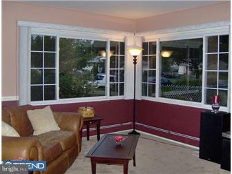 10 Incurve Road Levittown, PA 19057 - Photo 8 of 12 Gallery Image 8