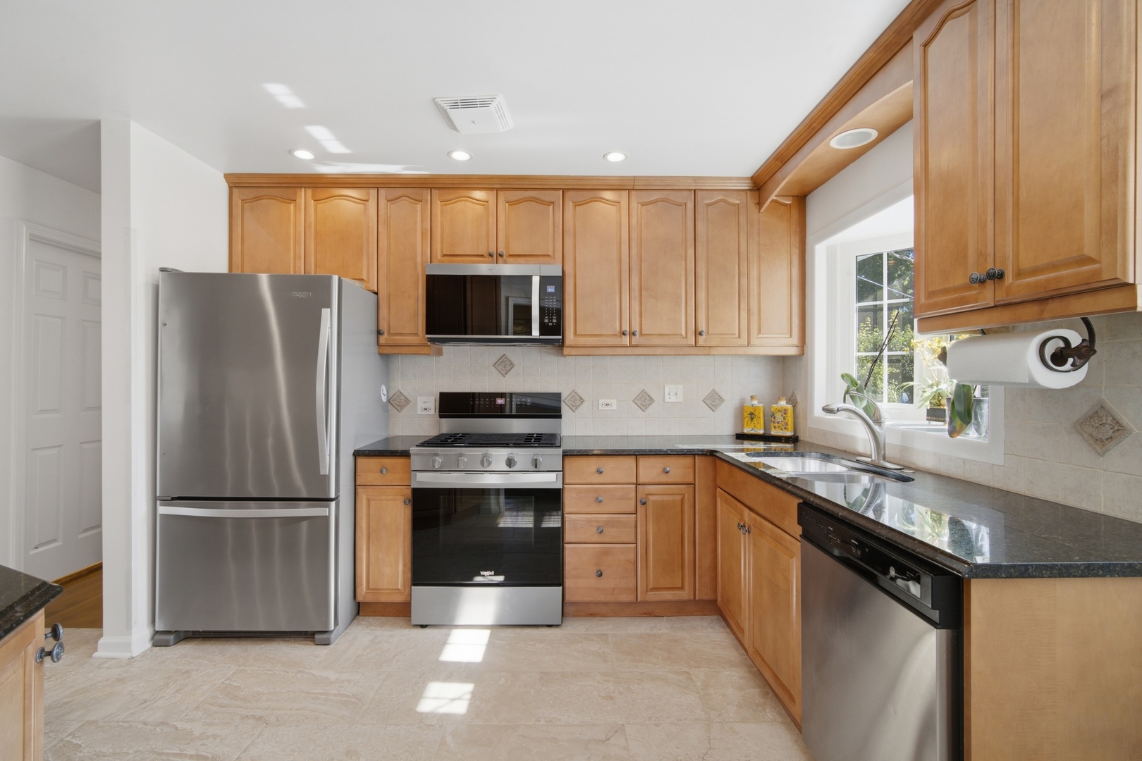 115 Michael Manor Glenview, IL 60025 - Photo 5 of 24