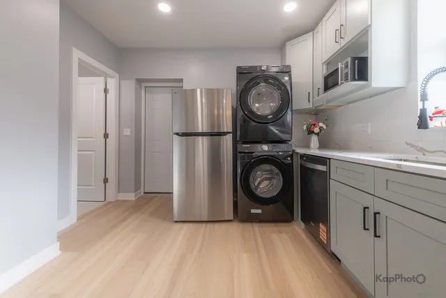 $1,900 | 2821 South Emerald Avenue, Unit 2R, Chicago, IL 60616