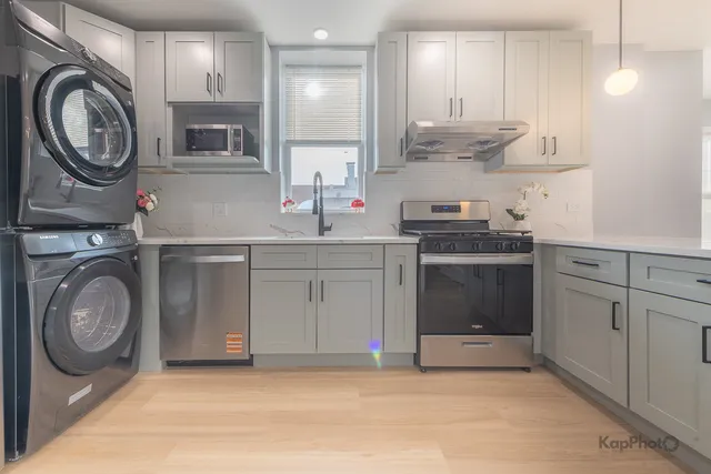 $1,900 | 2821 South Emerald Avenue, Unit 2R, Chicago, IL 60616