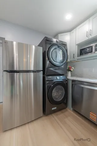 $1,900 | 2821 South Emerald Avenue, Unit 2R, Chicago, IL 60616