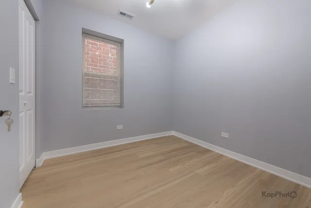 $1,900 | 2821 South Emerald Avenue, Unit 2R, Chicago, IL 60616