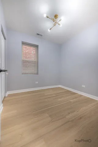 $1,900 | 2821 South Emerald Avenue, Unit 2R, Chicago, IL 60616