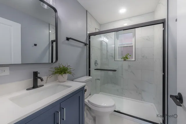 $1,900 | 2821 South Emerald Avenue, Unit 2R, Chicago, IL 60616