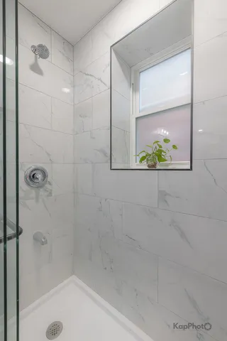 $1,900 | 2821 South Emerald Avenue, Unit 2R, Chicago, IL 60616