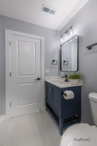 $1,900 | 2821 South Emerald Avenue, Unit 2R, Chicago, IL 60616