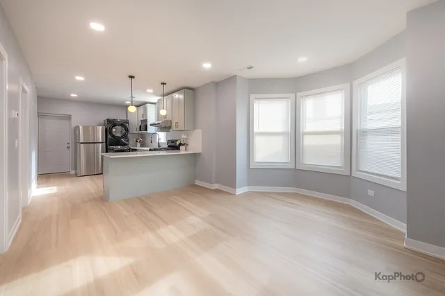 $1,900 | 2821 South Emerald Avenue, Unit 2R, Chicago, IL 60616