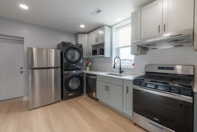 $1,900 | 2821 South Emerald Avenue, Unit 2R, Chicago, IL 60616