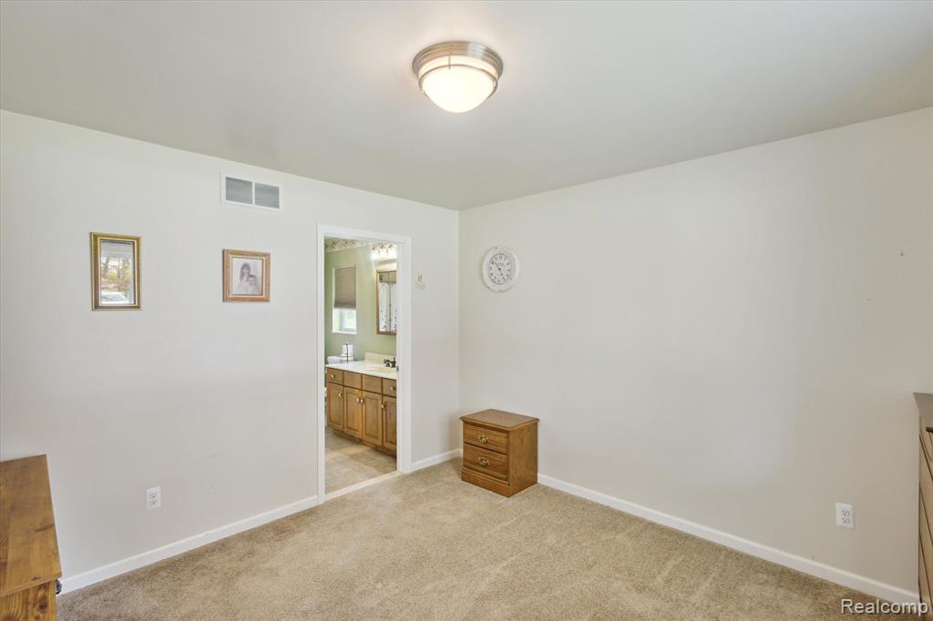 136 Meadow Lane Howell, MI 48855 - Photo 16 of 21