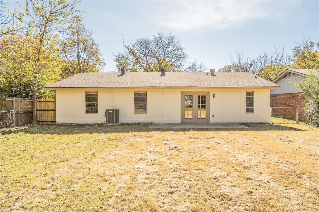 3029 Montclair Place Denton, TX 76209 - Photo 39 of 39 front view of a house with a yard