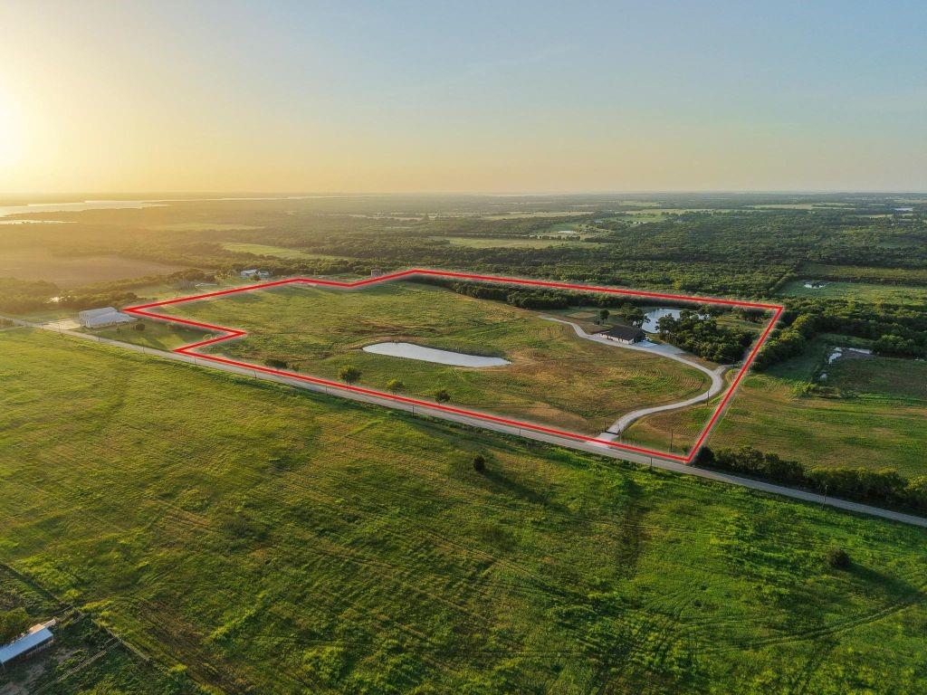 4251 Refuge Road Sherman, TX 75092 - Photo 5 of 40 a view of an ocean and beach