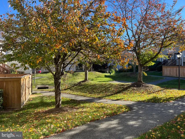 $319,900 | 8607 Village Way, Unit 7/8607F, Alexandria, VA 22309