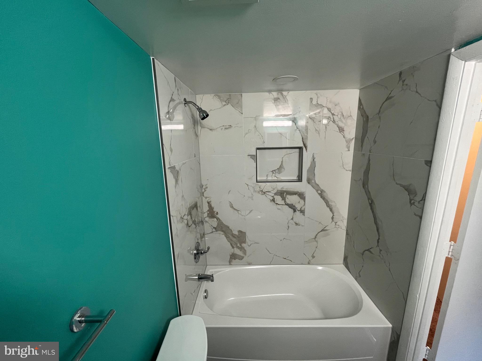 8607 Village Way, Unit 7/8607F Alexandria, VA 22309 - Photo 8 of 30 a bathroom with a bathtub and shower