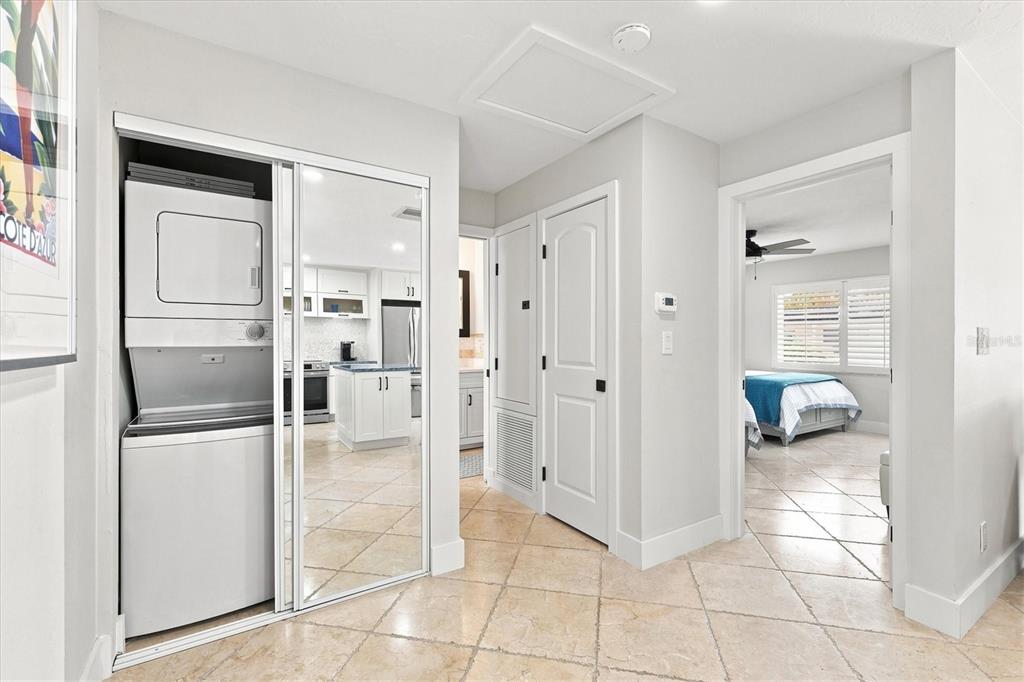 5830 Midnight Pass Road, Unit 18 Sarasota, FL 34242 - Photo 18 of 37 Gallery Image 18