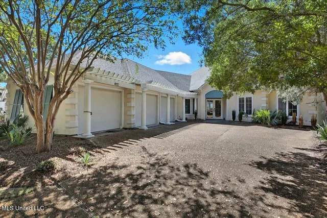 $468,999 | 109 Overlook Pointe Circle, Ridgeland, MS 39157