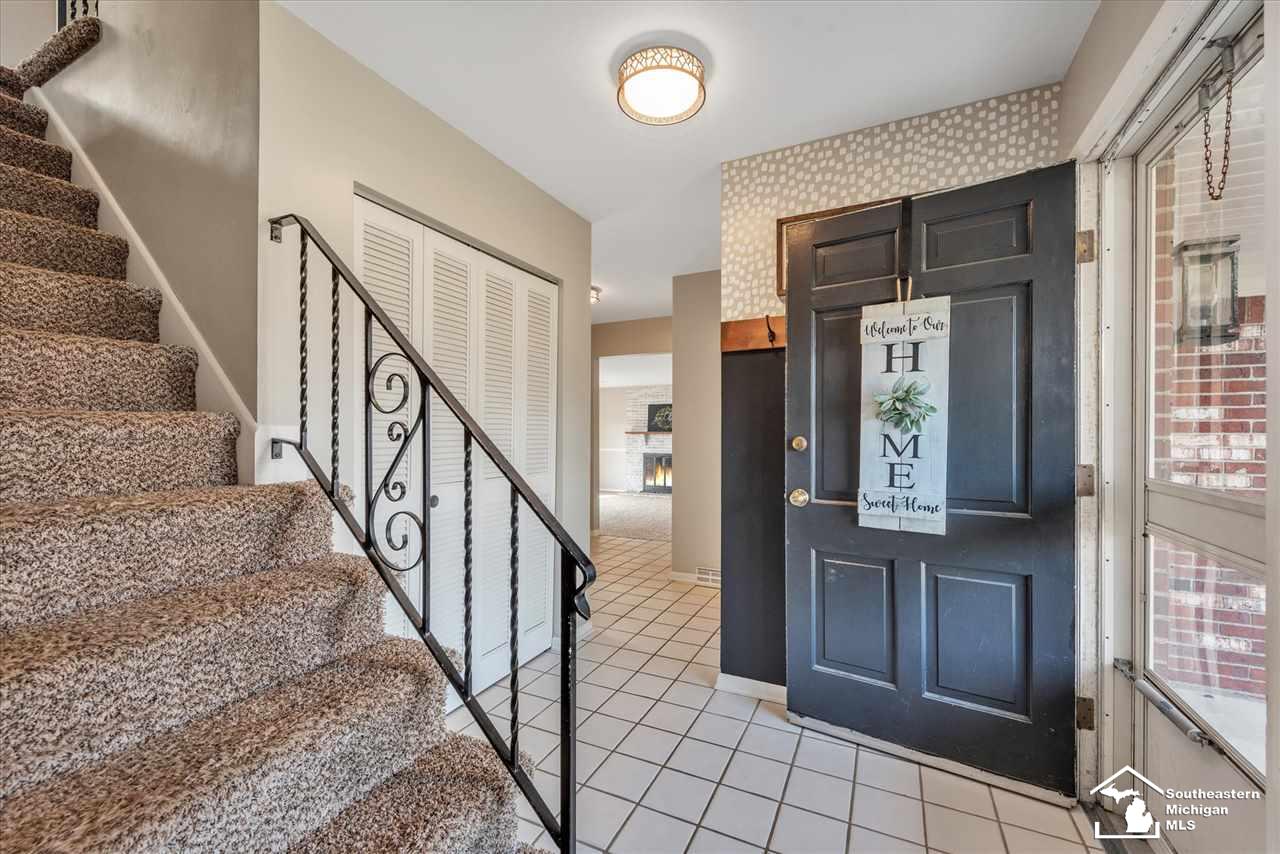 4023 South Custer Road Monroe, MI 48161 - Photo 4 of 38
