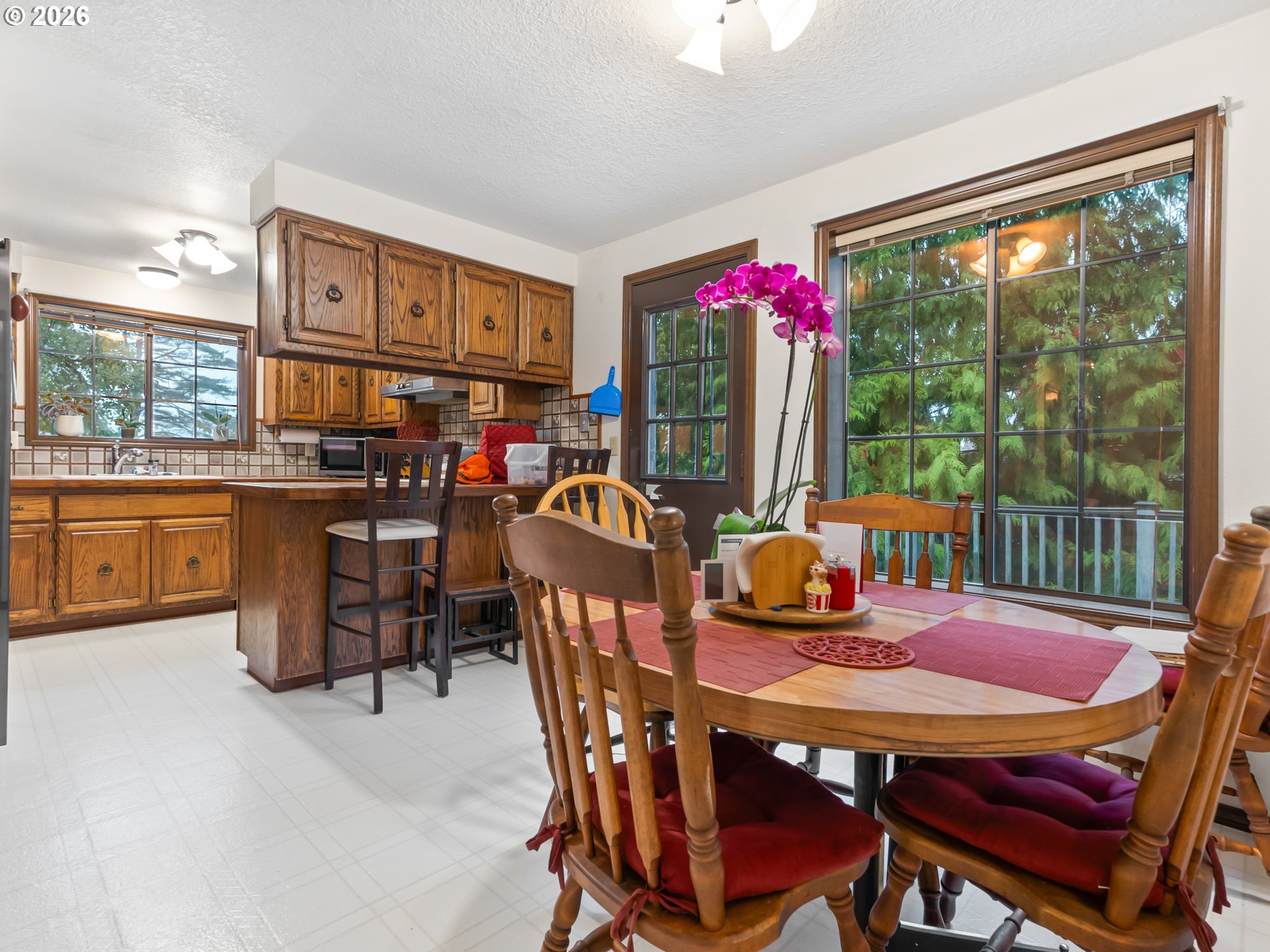 1333 Southwest 19th Drive Gresham, OR 97080 - Photo 12 of 40 Kitchen