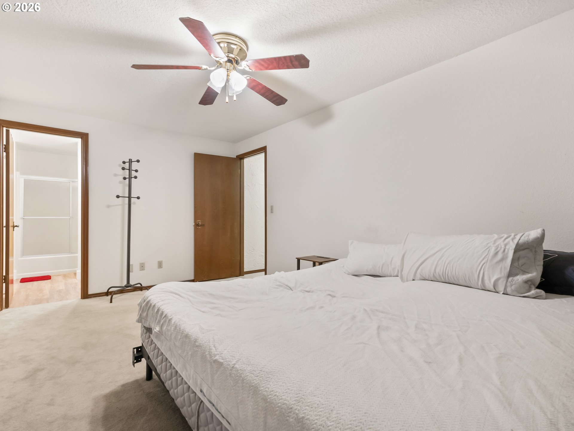 1333 Southwest 19th Drive Gresham, OR 97080 - Photo 23 of 40 Bathroom, Continental