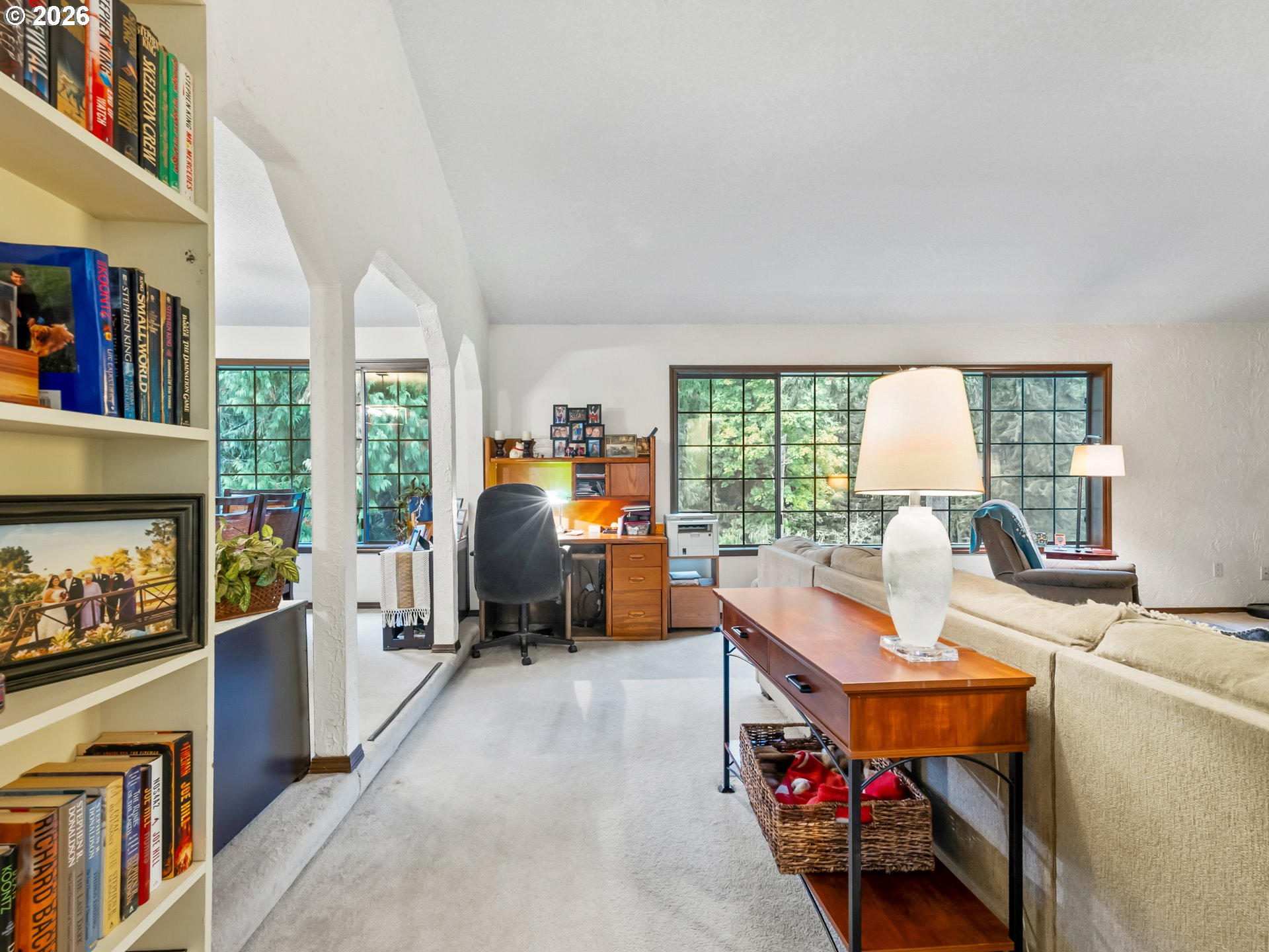 1333 Southwest 19th Drive Gresham, OR 97080 - Photo 6 of 40 Living Room/Entrance