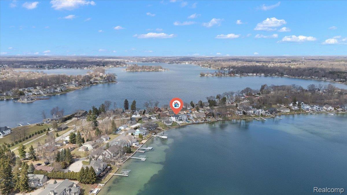 13459 Haddon Street Fenton, MI 48430 - Photo 57 of 84 Aerial view of residential area with a nearby body of water