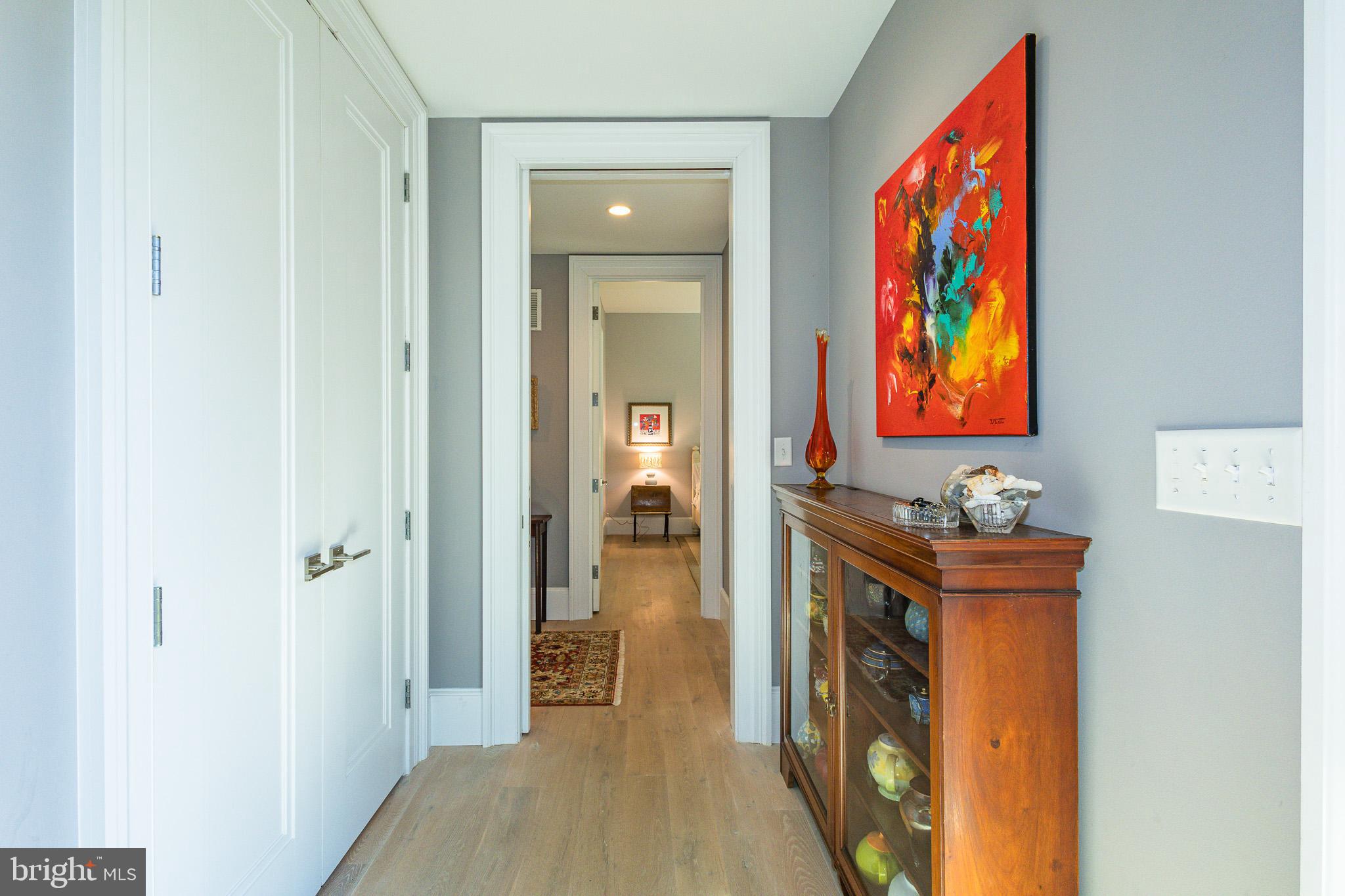 1004 Moss Haven Court Annapolis, MD 21403 - Photo 29 of 77 Hallway to guest bedroom wing...