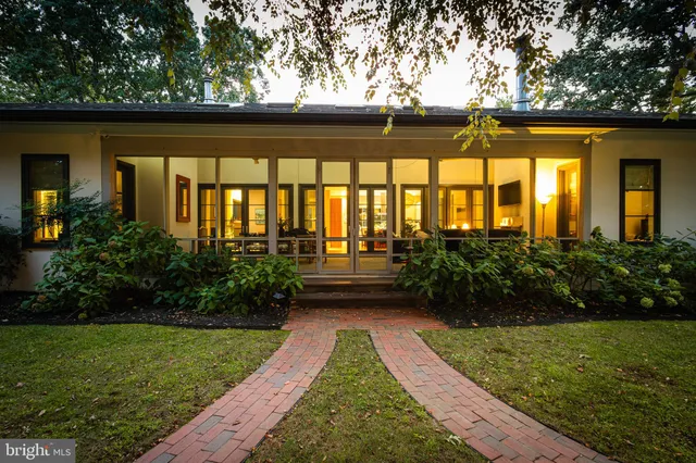 $2,450,000 | 1004 Moss Haven Court, Annapolis, MD 21403