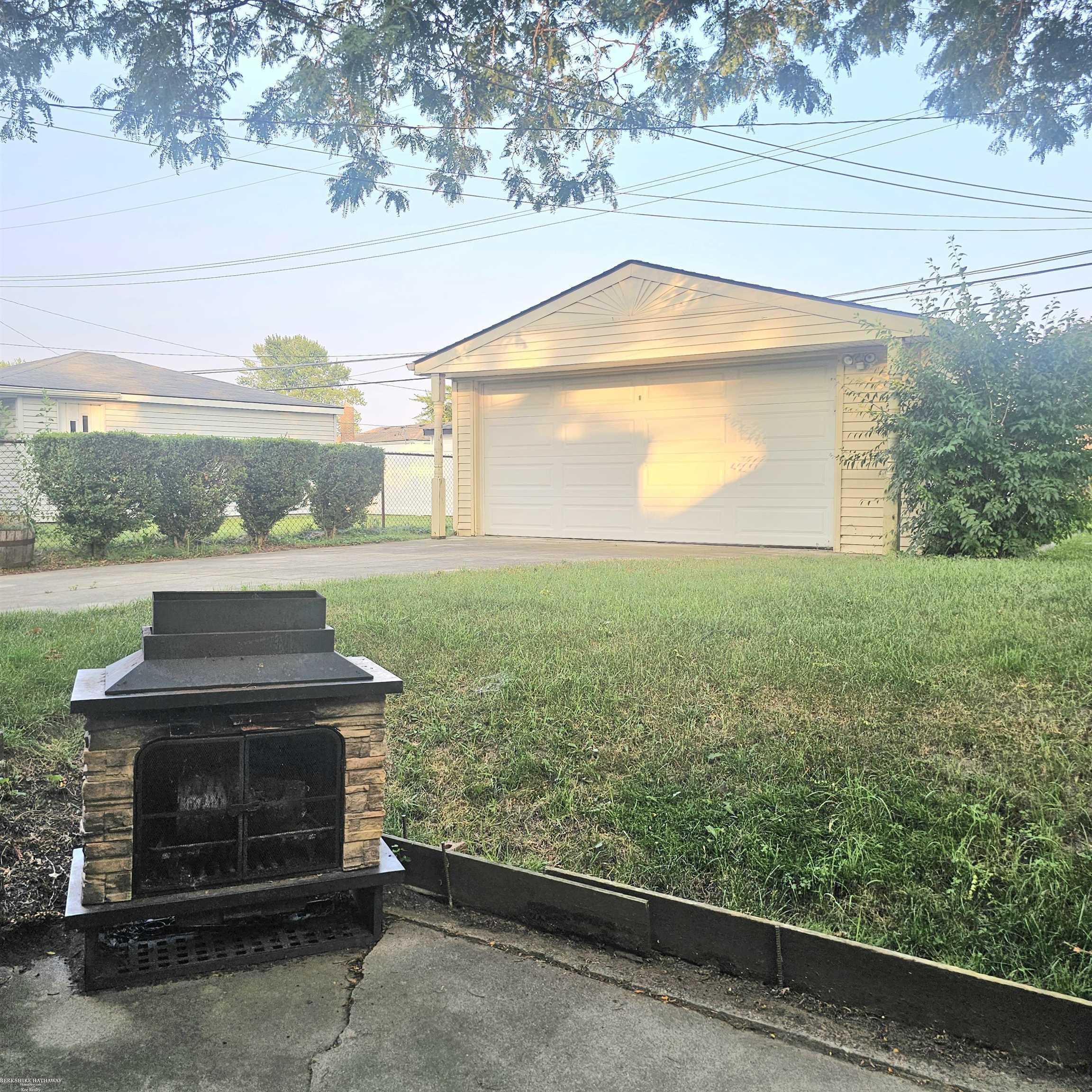 17814 Rainbow Road Fraser, MI 48026 - Photo 23 of 24 50181965-344b06ad-32af-4605-94a0-5d258e9a7bef.JPG