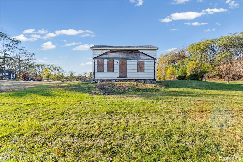 8292 Pettysville Road Pinckney, MI 48169 - Photo 14 of 16