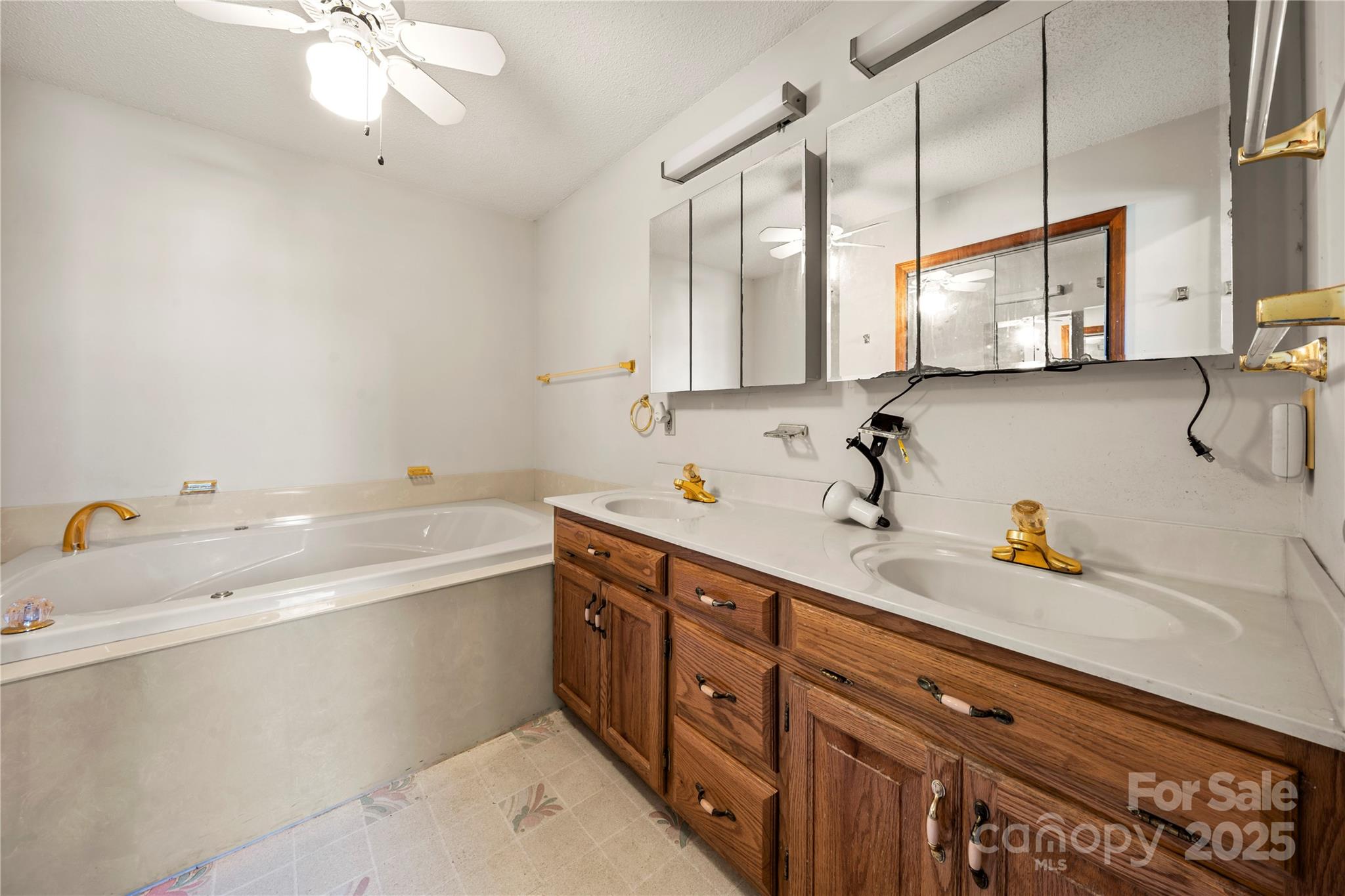 505 Rogers Lake Road East Kannapolis, NC 28083 - Photo 24 of 33 a spacious bathroom with a double vanity sink mirror and bathtub