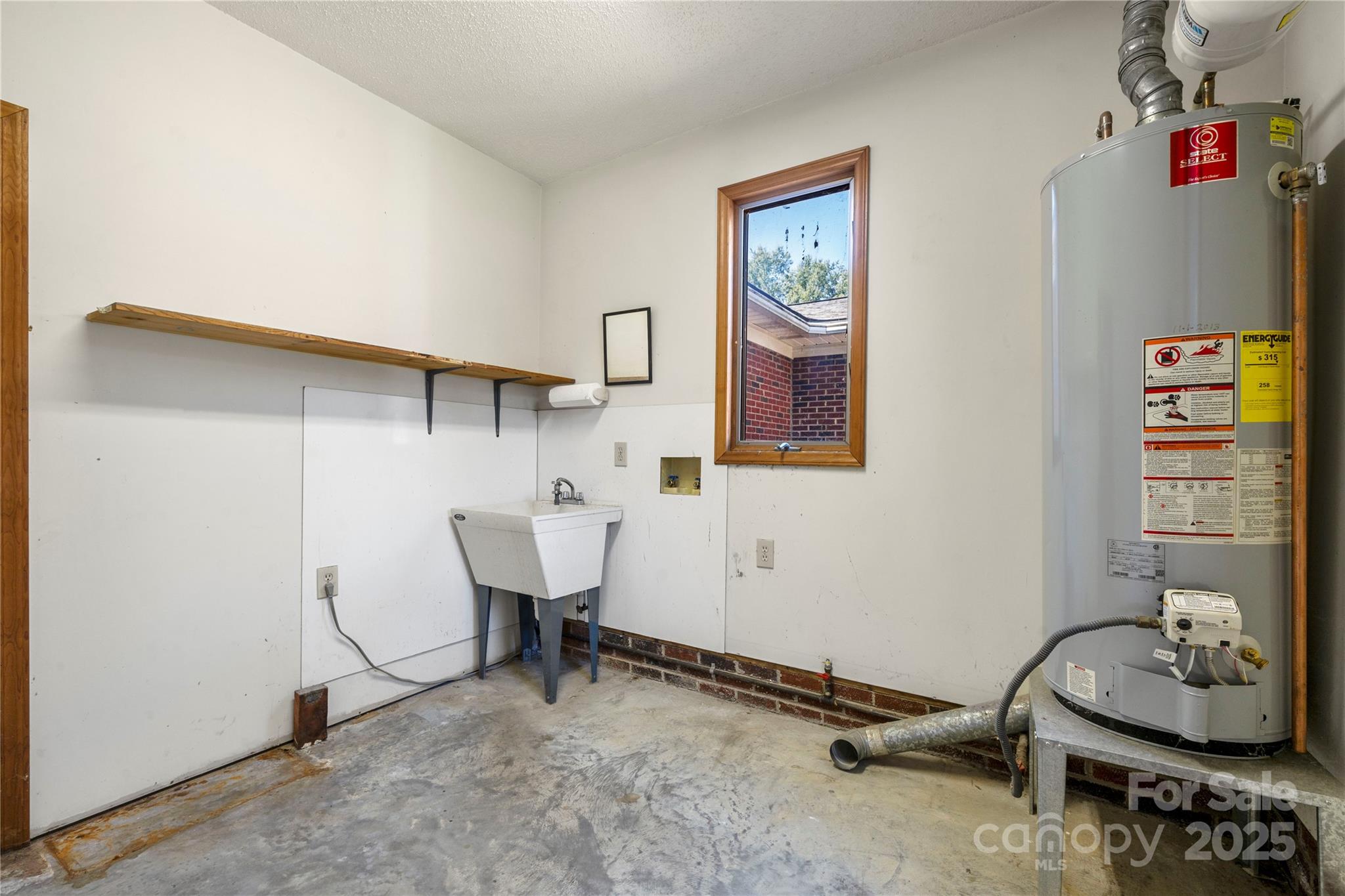 505 Rogers Lake Road East Kannapolis, NC 28083 - Photo 30 of 33 a room with gym equipment and a window