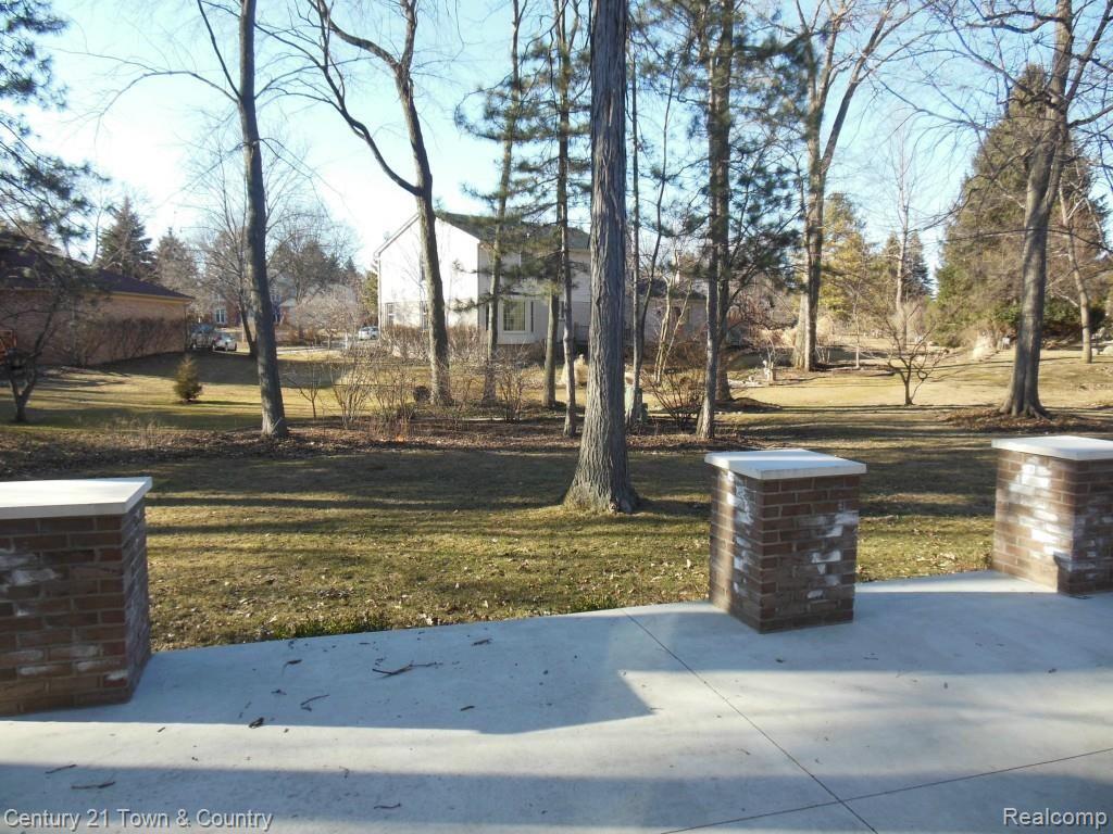 400 Tanglewood Drive Rochester, MI 48309 - Photo 52 of 52 090.jpg