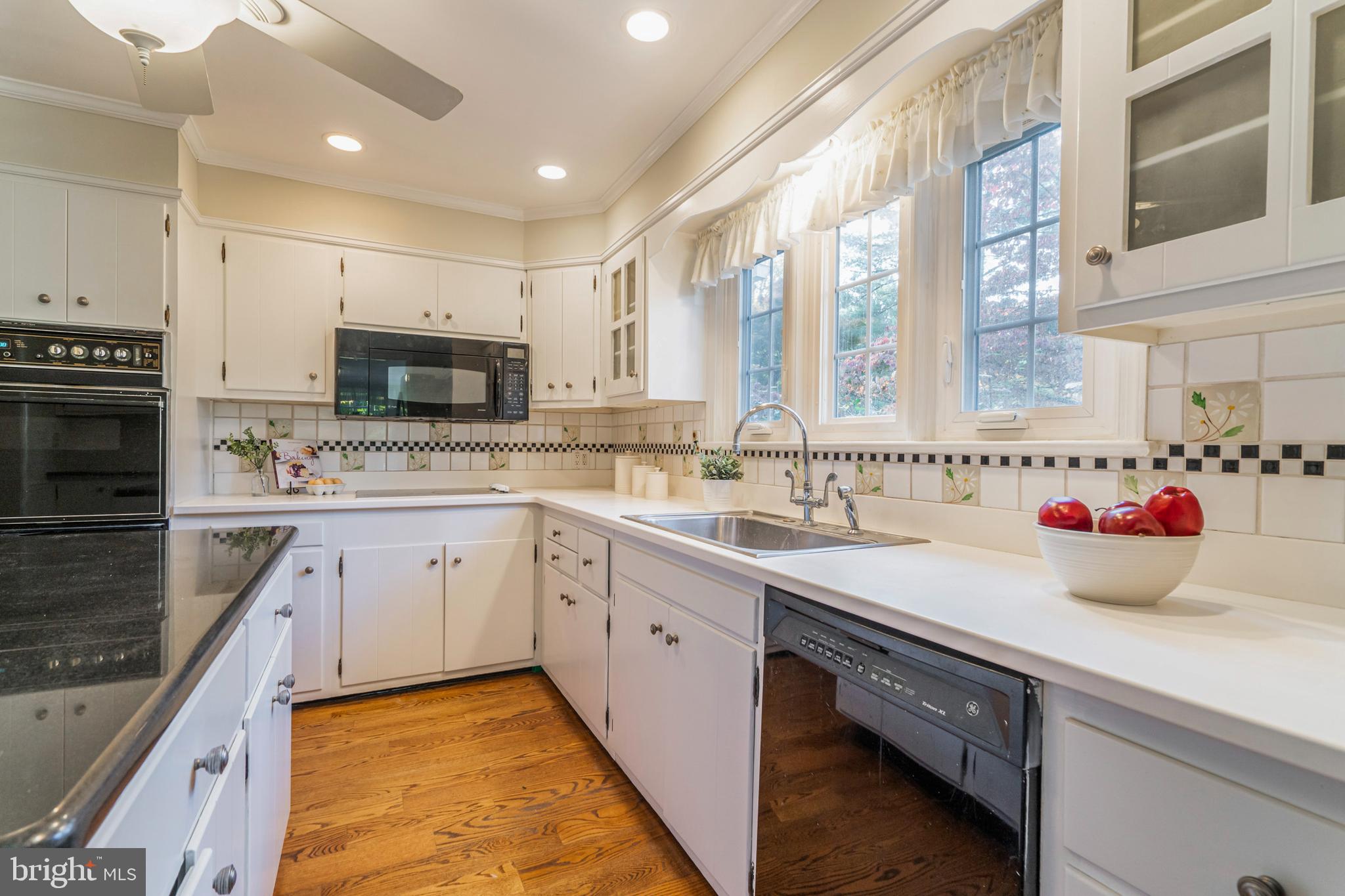 1325 Pinewood Road Villanova, PA 19085 - Photo 15 of 38