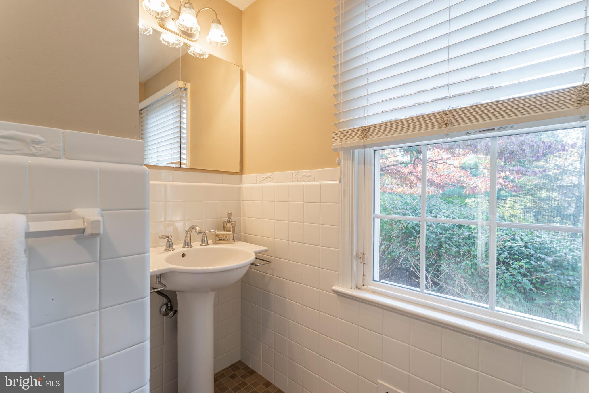 1325 Pinewood Road Villanova, PA 19085 - Photo 23 of 38