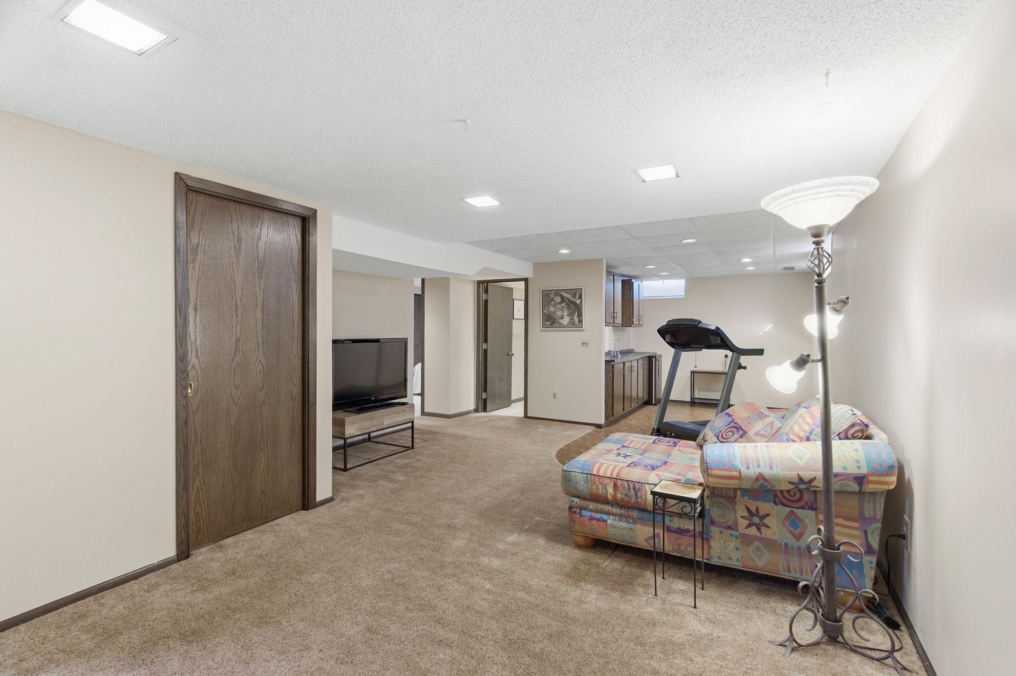 10186 Quaker Lane North Maple Grove, MN 55369 - Photo 18 of 33