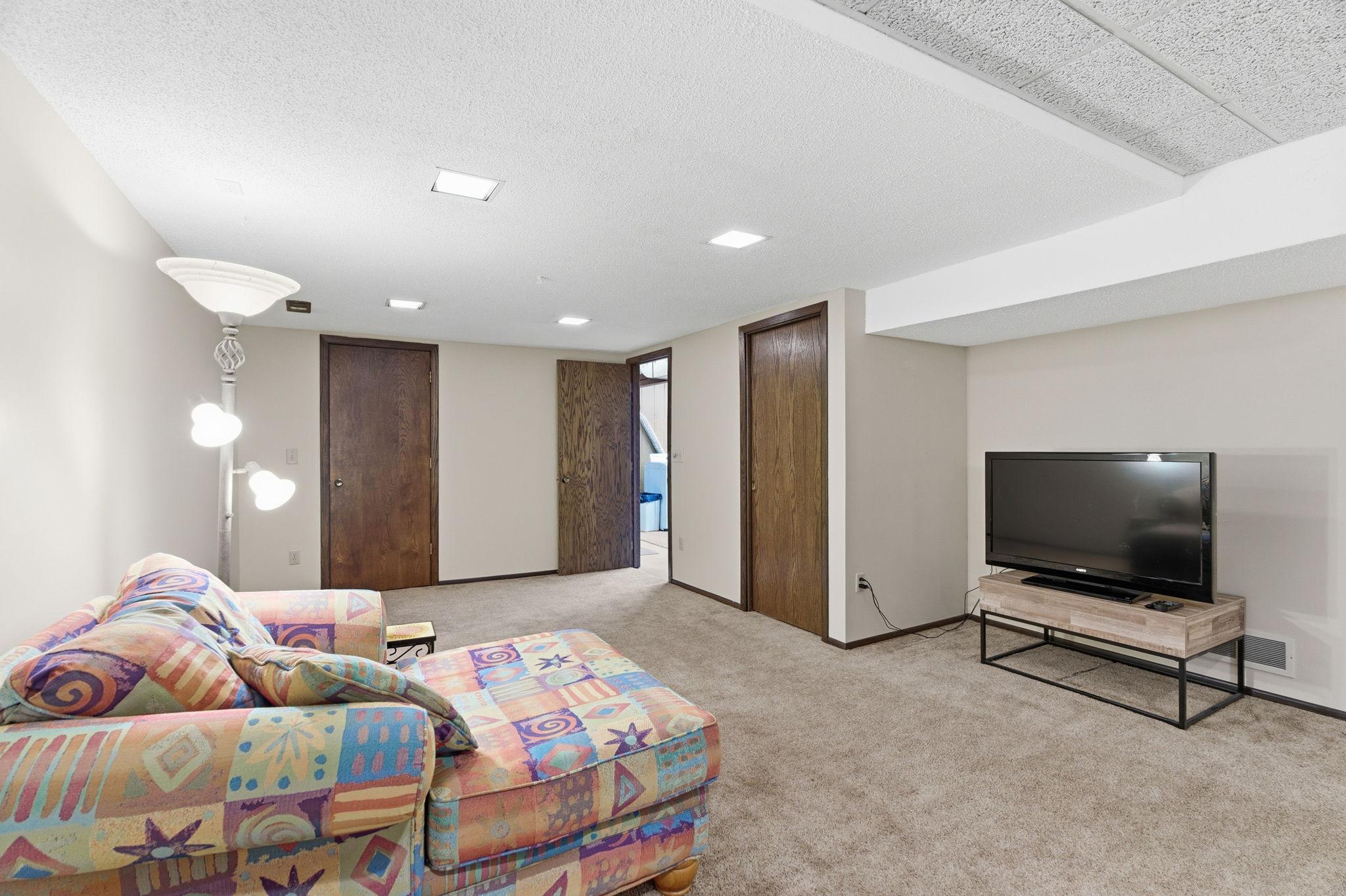 10186 Quaker Lane North Maple Grove, MN 55369 - Photo 22 of 33