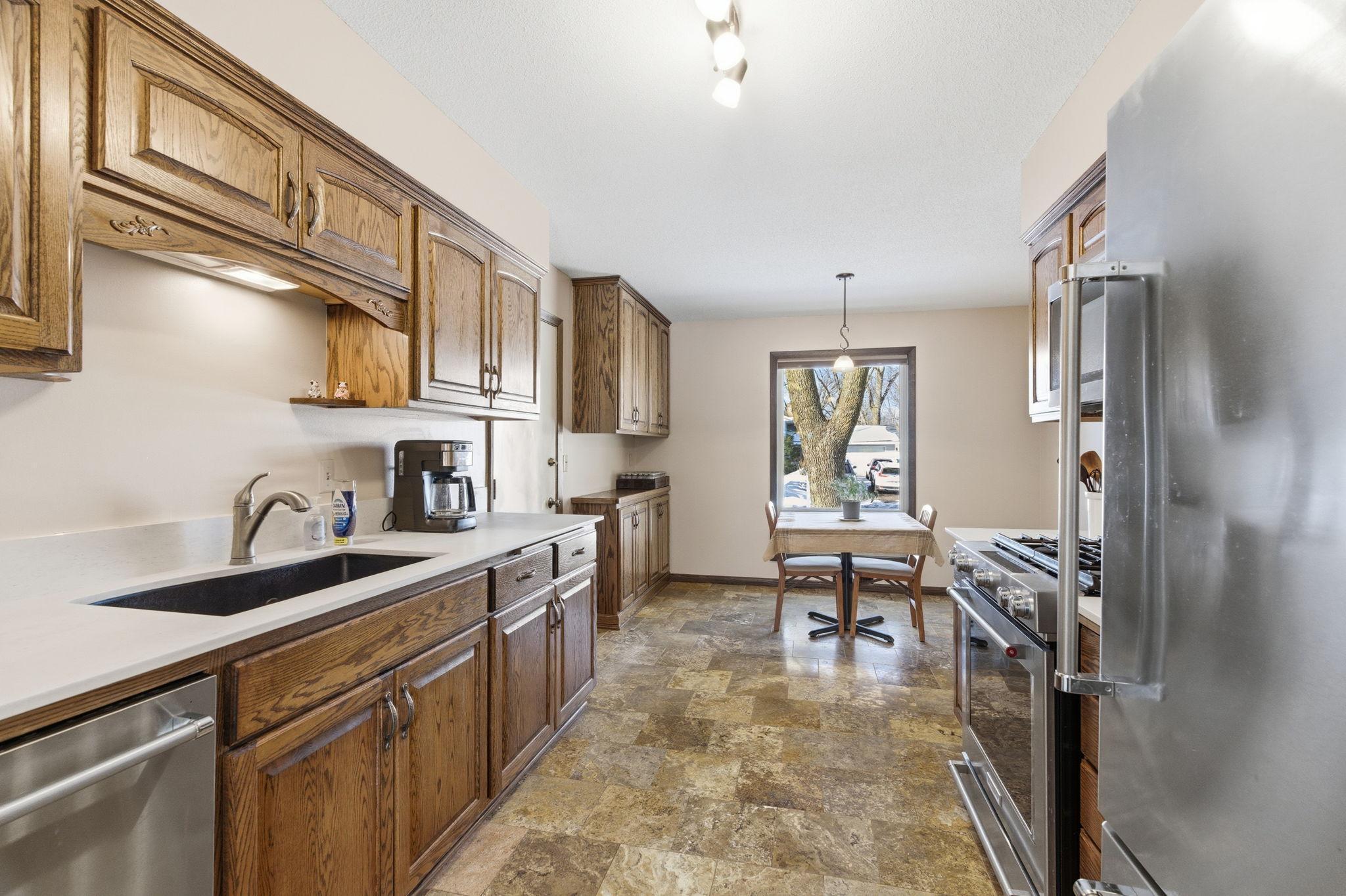 10186 Quaker Lane North Maple Grove, MN 55369 - Photo 9 of 33