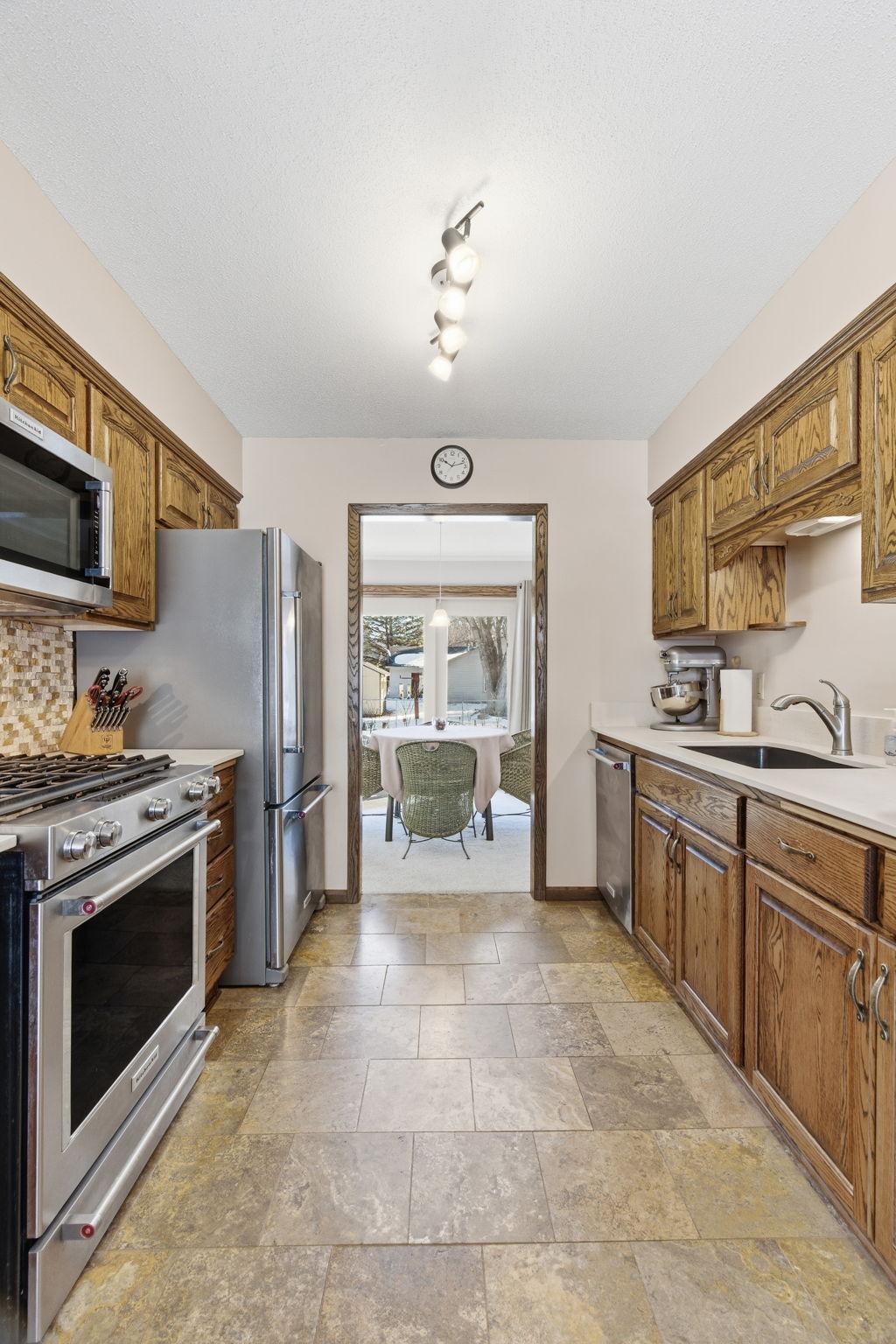 10186 Quaker Lane North Maple Grove, MN 55369 - Photo 10 of 33